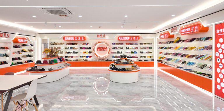 Dongguan Taihe Footwear is a 20-year flip flop factory, specializing in EVA, rubber foam, SBR slippers OEM ODM wholesale. Custom logo, low MOQ, ISO & SEDEX certified.